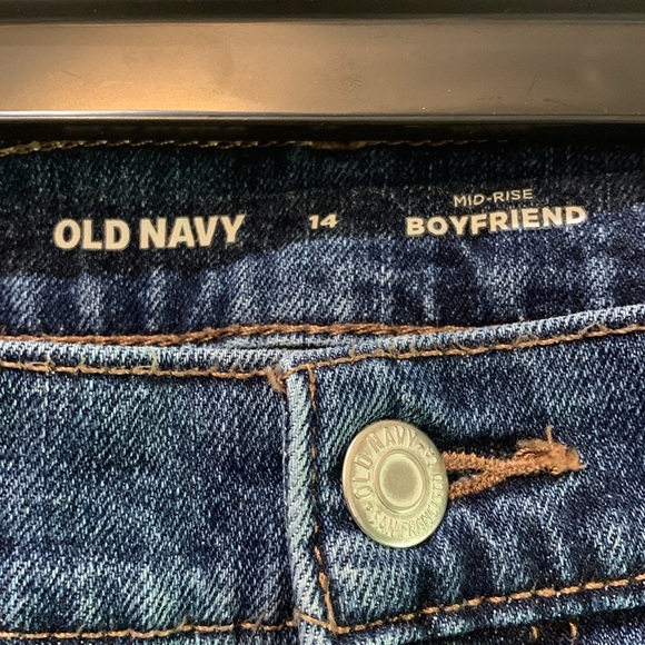 Old Navy Mid-rise Boyfriend Jeans, Size 14 - Picture 7 of 9